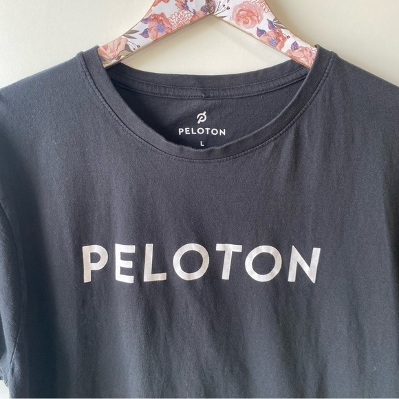 PELOTON Black Reach 100 Classic Short Sleeve Tee! Large - Picture 2 of 7